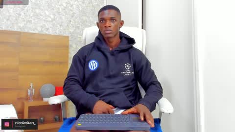 Snapshot of nicolaskan chatting on December 10, 1:00 pm Nicolas online show from December 10, 1:00 pm