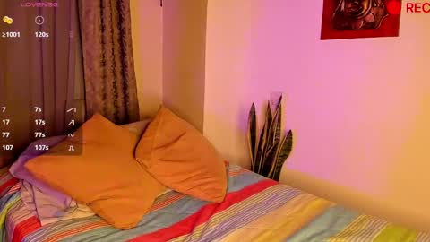 nicolasrodrii online show from December 8, 3:32 am