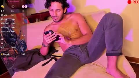 nicolasrodrii online show from December 22, 3:11 am