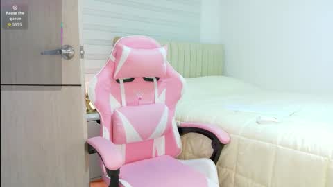 Snapshot of nicolblossom_ chatting on October 6, 4:04 pm Nicol online show from October 6, 4:04 pm