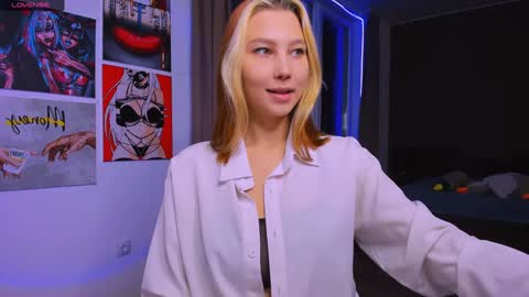 Nicole online show from December 4, 11:57 pm