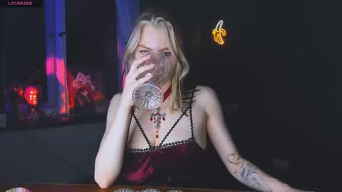 Nicole online show from November 1, 2:35 am