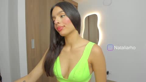 Snapshot of nicole_whitee chatting on December 11, 3:37 pm N A T A L I A online show from December 11, 3:37 pm