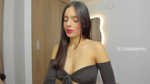 Snapshot of nicole_whitee chatting on January 10, 2:13 pm N A T A L I A online show from January 10, 2:13 pm