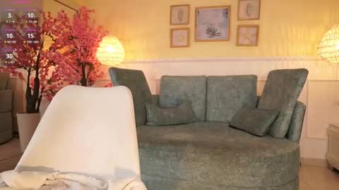 Nicole Crawft online show from November 8, 7:23 pm