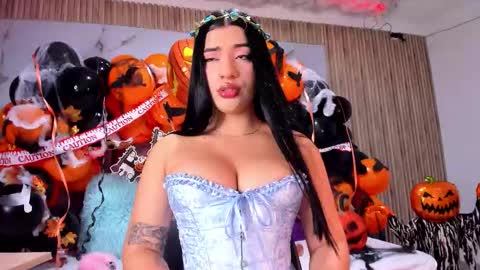 nicolee19_ online show from October 31, 11:11 am