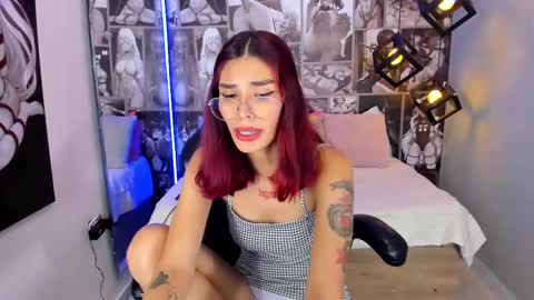 N i c o l e  online show from January 11, 2:04 pm