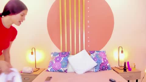 N i c o l e  online show from February 2, 2:13 pm