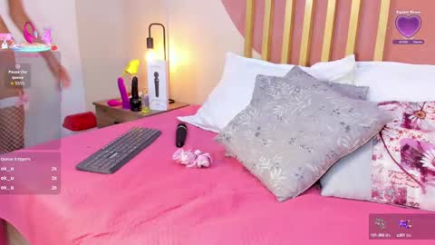 N i c o l e  online show from October 1, 8:04 pm