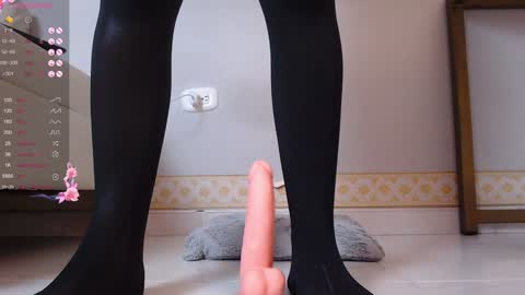 Nicol Flores  GMT-5 1530-2200  online show from December 29, 10:14 pm