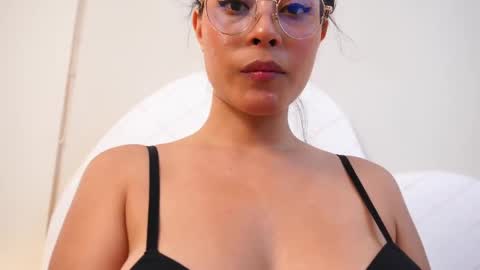 Nicol Flores  GMT-5 1530-2200  online show from September 17, 8:21 pm