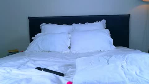 Nicole online show from October 28, 5:22 am