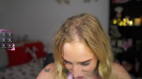 nicolette__shea_ online show from December 22, 5:21 pm