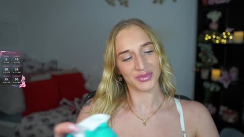 nicolette__shea_ online show from December 29, 1:49 pm