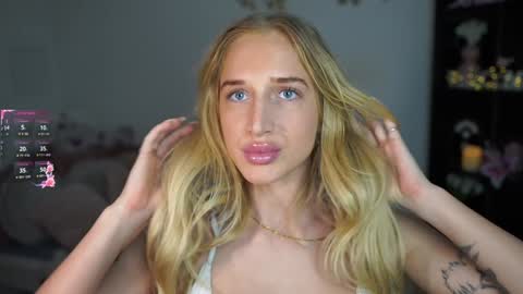 nicolette__shea_ online show from January 8, 2:03 pm