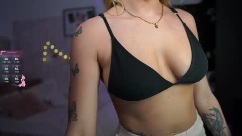 nicolette__shea_ online show from February 19, 2:12 pm