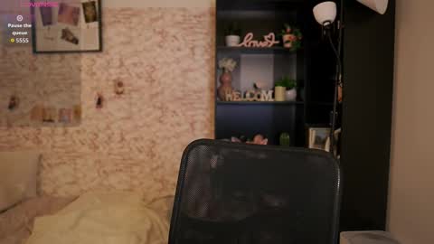 nicolette__shea_ online show from September 30, 7:46 am