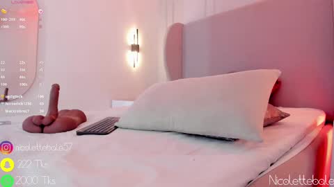 Nicole online show from February 19, 8:31 pm