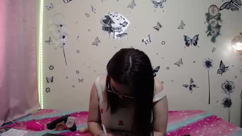 nicolle_sky online show from October 17, 4:31 pm