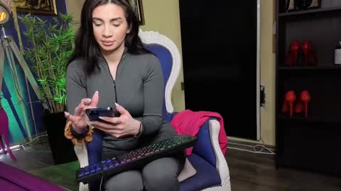 Nicolle online show from February 20, 7:23 am