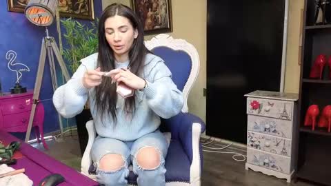 Nicolle online show from February 24, 8:06 am