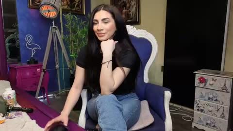 Nicolle online show from March 1, 8:45 am