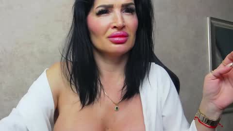 Snapshot of nicollereyn chatting on January 16, 12:02 am Nicolle online show from January 16, 12:02 am