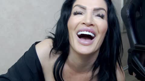 Snapshot of nicollereyn chatting on January 29, 11:25 pm Nicolle online show from January 29, 11:25 pm