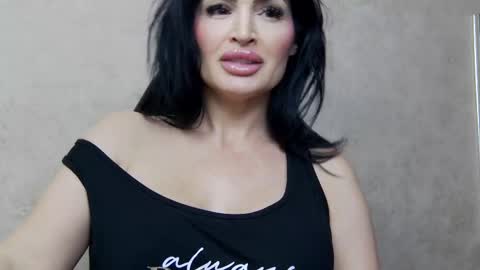 Snapshot of nicollereyn chatting on February 11, 8:20 pm Nicolle online show from February 11, 8:20 pm