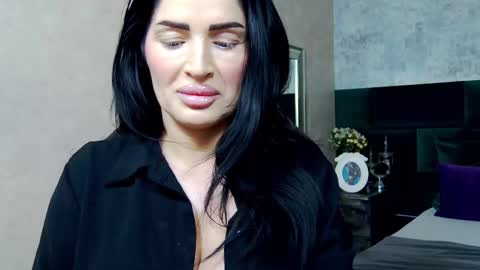 Snapshot of nicollereyn chatting on September 13, 5:57 pm Nicolle online show from September 13, 5:57 pm