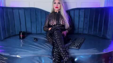 Nicollette Miller online show from March 4, 12:22 pm