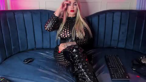 Nicollette Miller online show from March 4, 6:29 pm