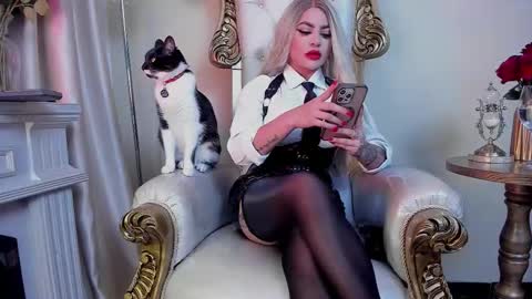 Nicollette Miller online show from December 3, 5:22 pm