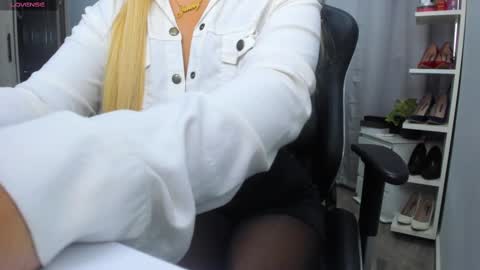 Snapshot of nicolporto chatting on September 18, 1:35 pm Nicol online show from September 18, 1:35 pm