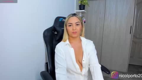 Snapshot of nicolporto chatting on November 20, 11:43 am Nicol online show from November 20, 11:43 am