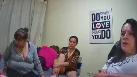 Snapshot of nicoltatiana_ chatting on October 7, 11:35 pm nicoltatiana_ online show from October 7, 11:35 pm