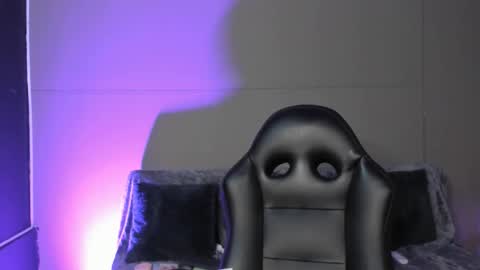 Nicol online show from November 25, 8:20 pm