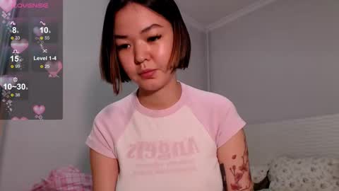 Niia online show from November 9, 3:21 pm