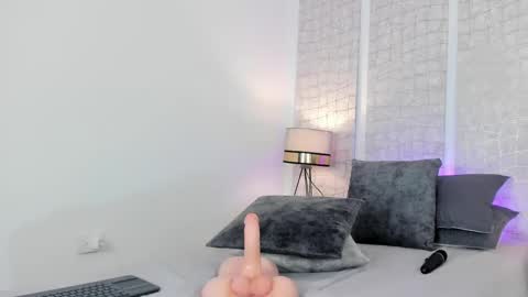 Snapshot of niicole_steele chatting on March 11, 10:53 pm Niicole online show from March 11, 10:53 pm