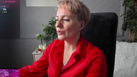 Snapshot of nika_smit chatting on December 13, 1:33 pm Nika online show from December 13, 1:33 pm