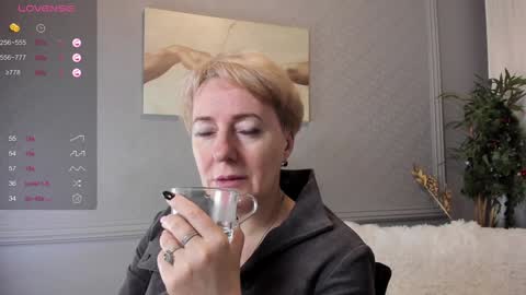 Snapshot of nika_smit chatting on December 24, 9:06 am Nika online show from December 24, 9:06 am