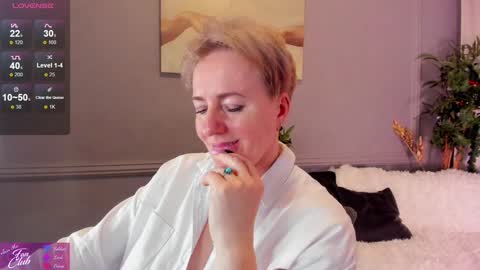 Snapshot of nika_smit chatting on January 4, 2:35 pm Nika online show from January 4, 2:35 pm