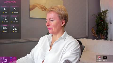 Snapshot of nika_smit chatting on January 11, 8:43 am Nika online show from January 11, 8:43 am