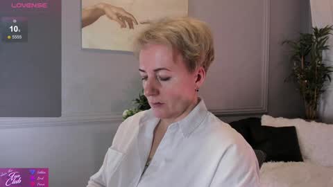 Snapshot of nika_smit chatting on January 18, 9:02 am Nika online show from January 18, 9:02 am