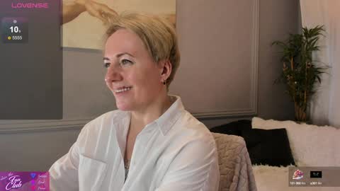 Snapshot of nika_smit chatting on January 19, 2:38 pm Nika online show from January 19, 2:38 pm