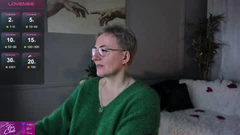 Snapshot of nika_smit chatting on February 14, 5:41 am Nika online show from February 14, 5:41 am