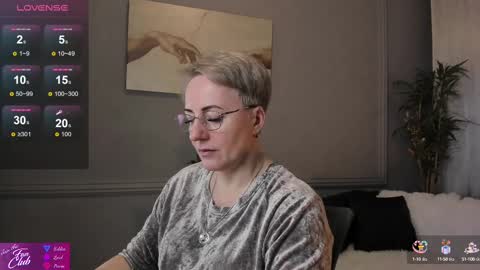 Snapshot of nika_smit chatting on February 16, 5:37 am Nika online show from February 16, 5:37 am