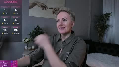 Snapshot of nika_smit chatting on February 21, 12:50 pm Nika online show from February 21, 12:50 pm