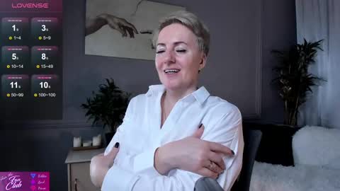 Snapshot of nika_smit chatting on February 22, 2:30 pm Nika online show from February 22, 2:30 pm