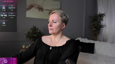 Snapshot of nika_smit chatting on March 3, 11:22 am Nika online show from March 3, 11:22 am